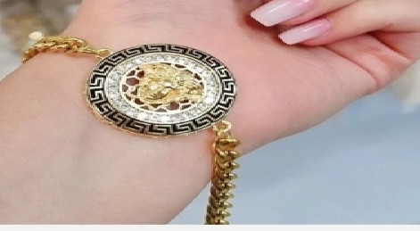 دستبند ورساچه رنگ ثابت بسیار شیک وترند طرح طلا